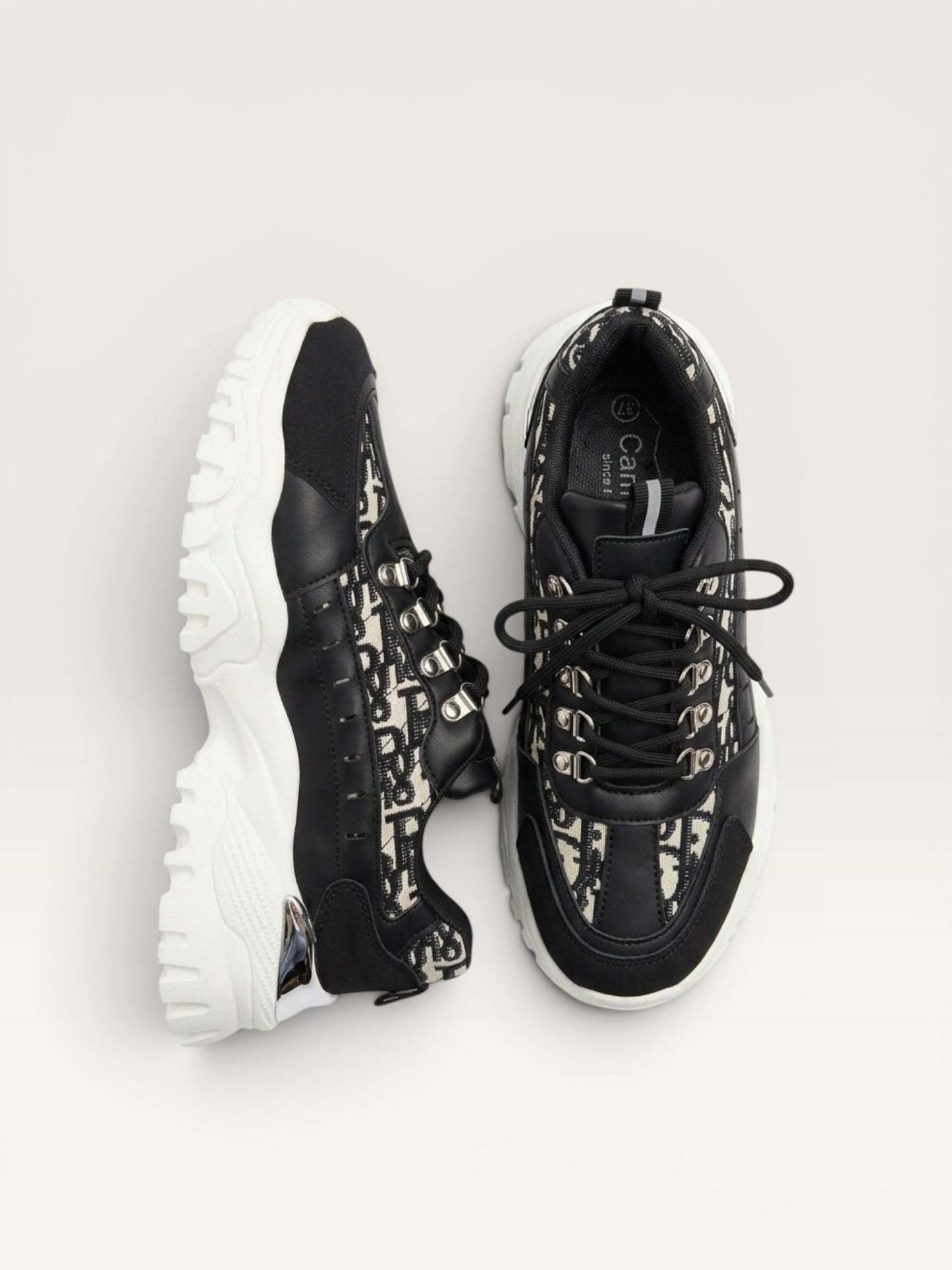 Chunky Monogram Sneakers – Svart